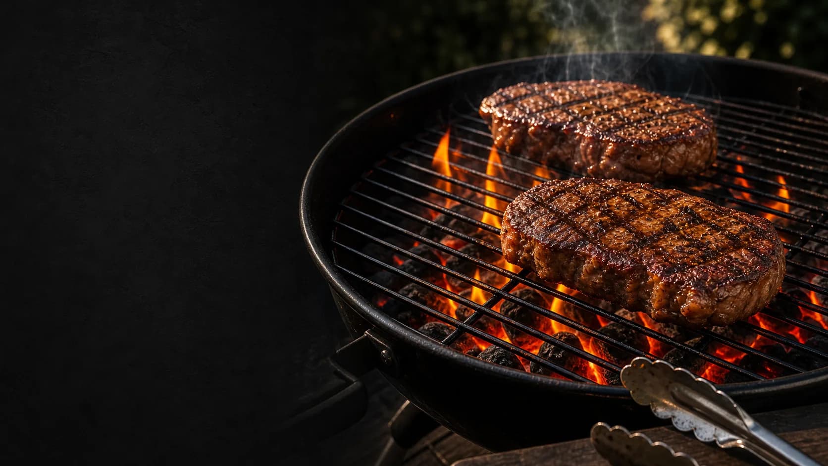 Direkt grillen und searen ueber heisser Kohle